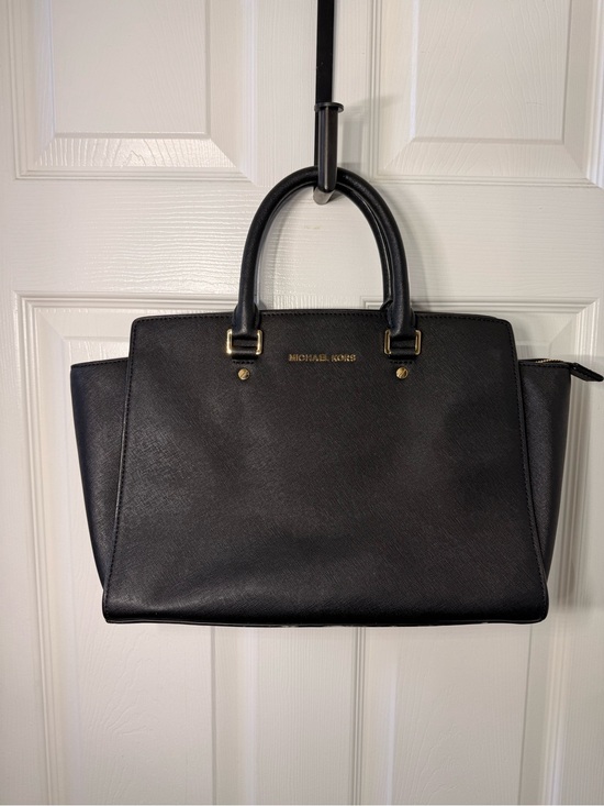 Michael Kors Handbags - Michael Kors Black Selma Handbag with Gold Hardware with original dust bag